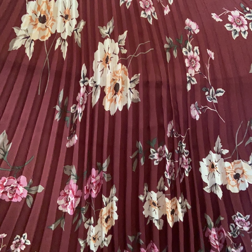 Burgundy Floral Pleated Gown - Picture 7 of 7